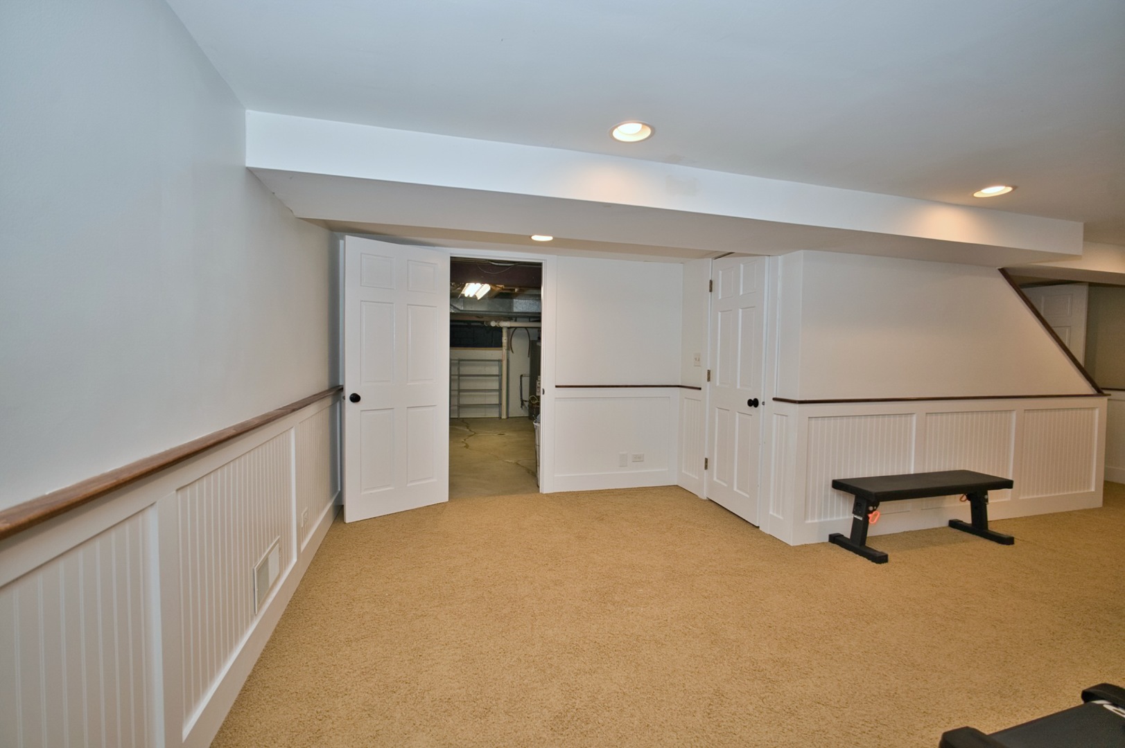 2S510 Seneca Drive, Wheaton, IL 60189