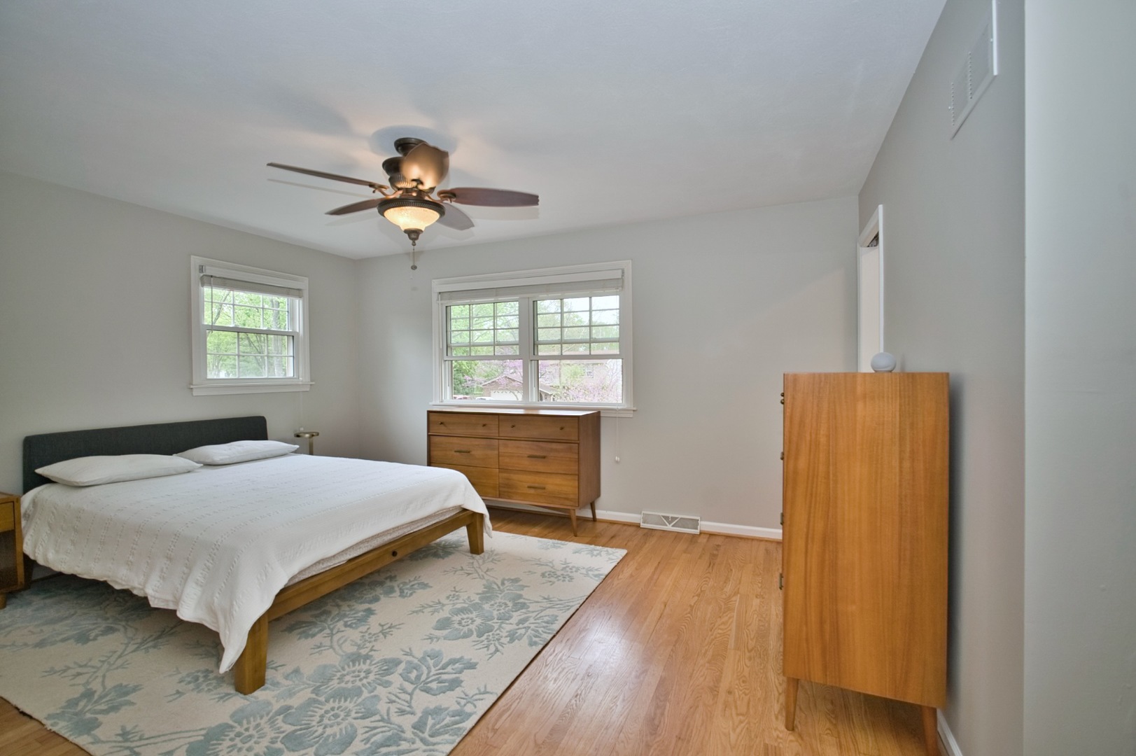 2S510 Seneca Drive, Wheaton, IL 60189