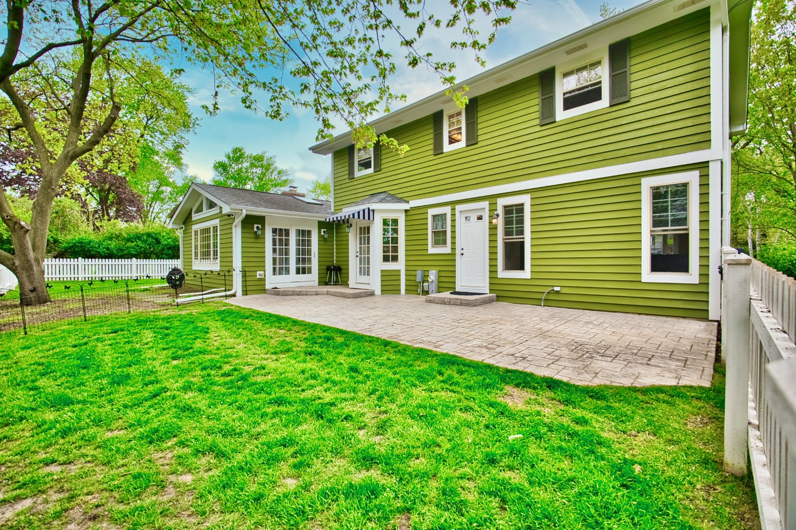 2S510 Seneca Drive, Wheaton, IL 60189