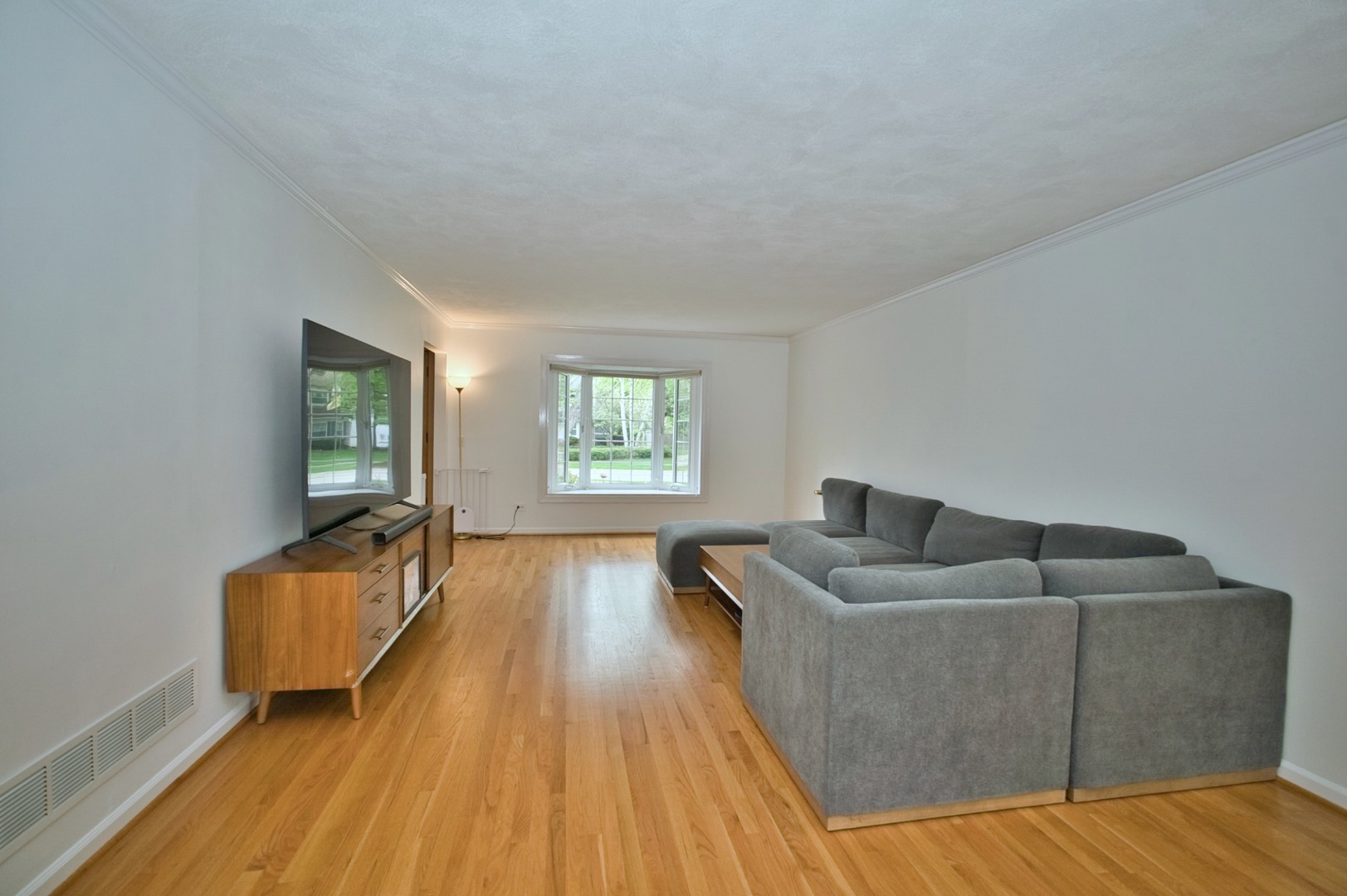 2S510 Seneca Drive, Wheaton, IL 60189