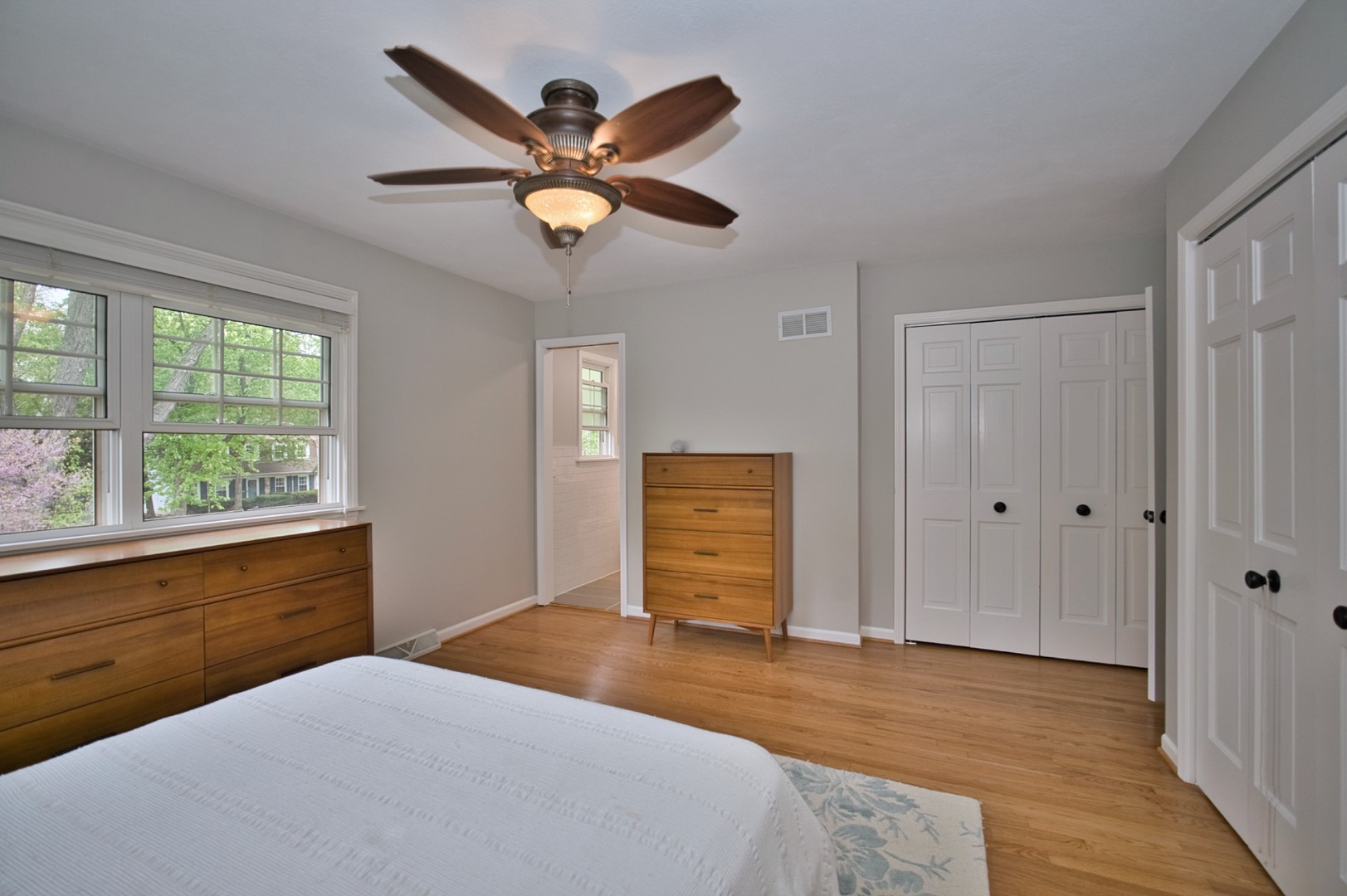2S510 Seneca Drive, Wheaton, IL 60189