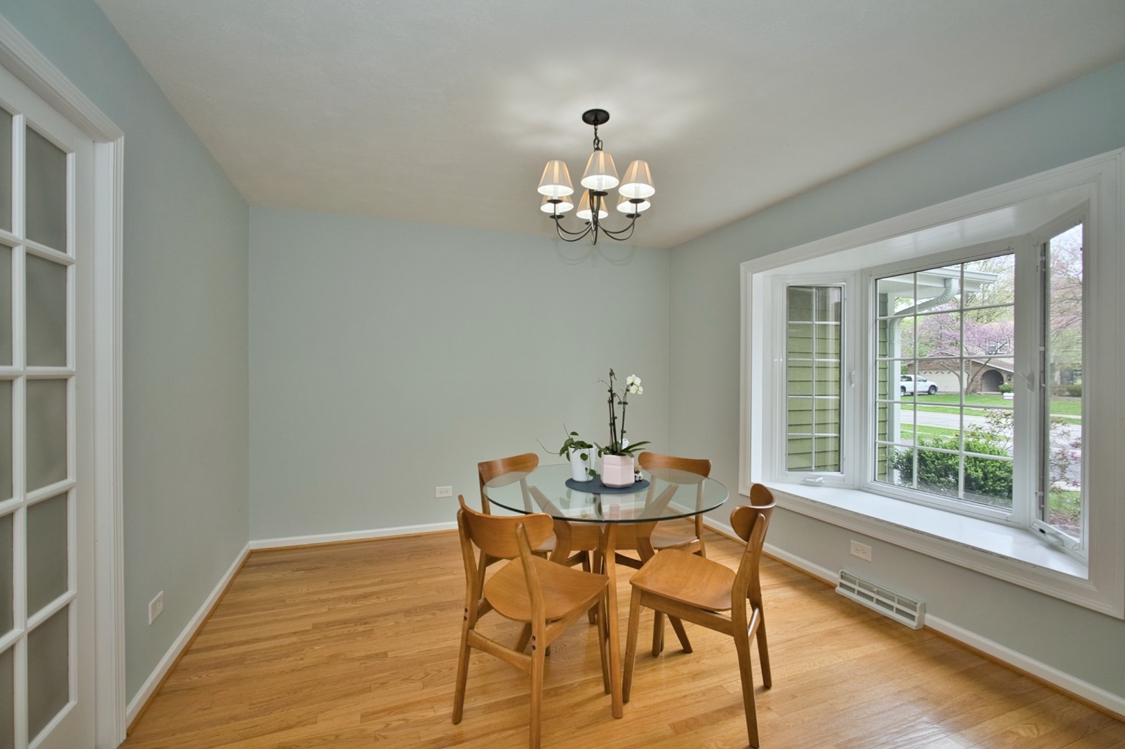 2S510 Seneca Drive, Wheaton, IL 60189