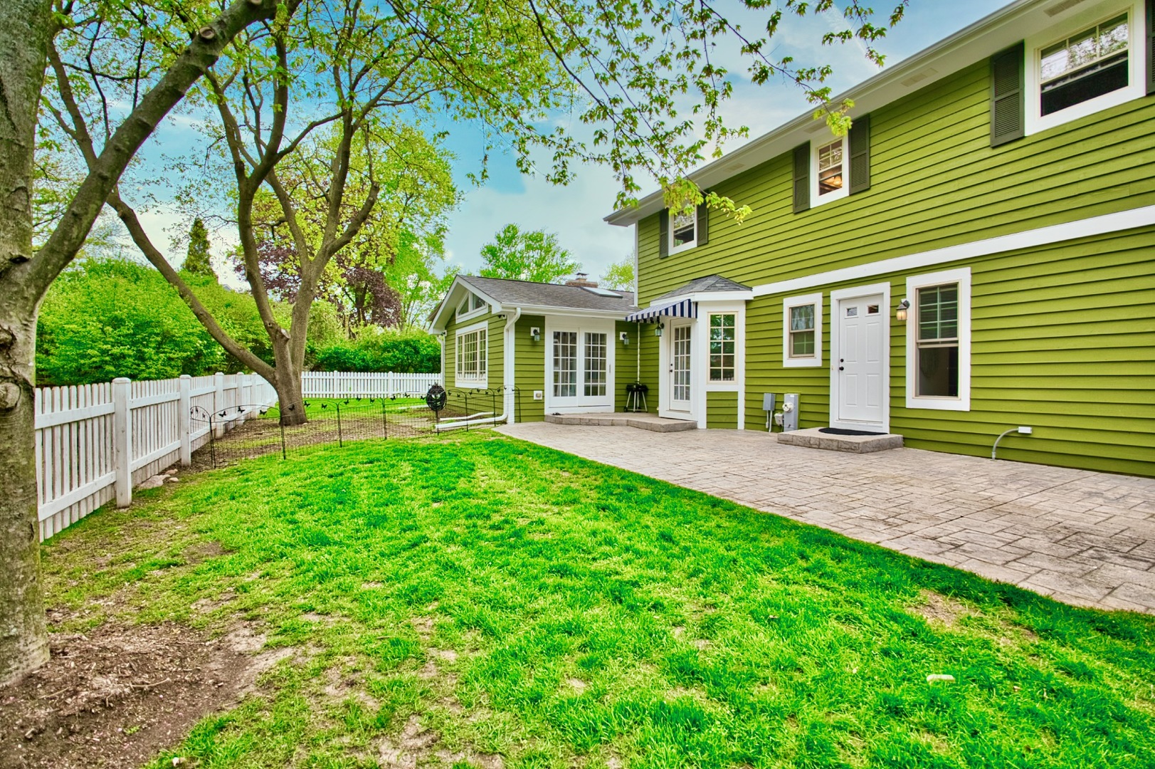 2S510 Seneca Drive, Wheaton, IL 60189