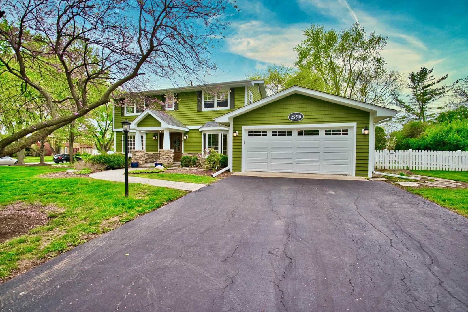 2S510 Seneca Drive, Wheaton, IL 60189