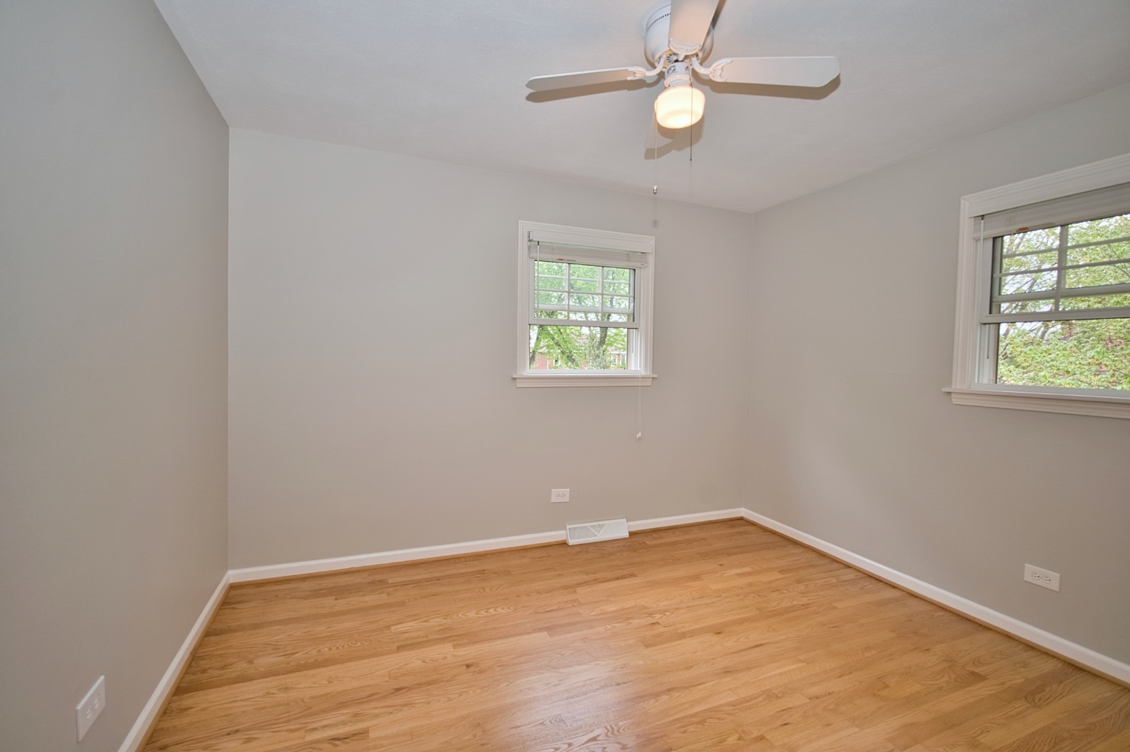 2S510 Seneca Drive, Wheaton, IL 60189