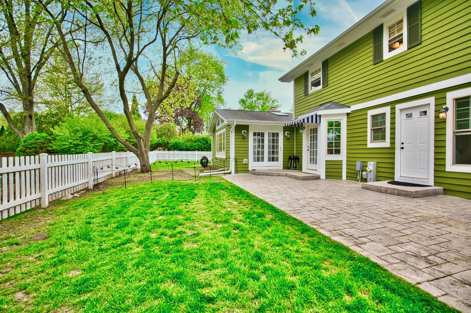2S510 Seneca Drive, Wheaton, IL 60189