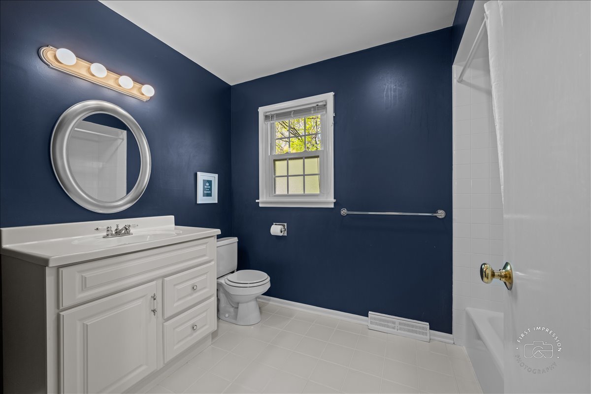 1209 N Loomis Street, Naperville, IL 60563