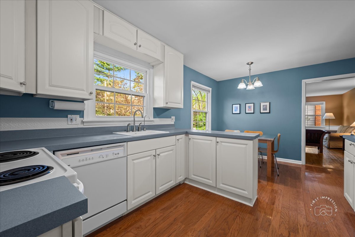 1209 N Loomis Street, Naperville, IL 60563