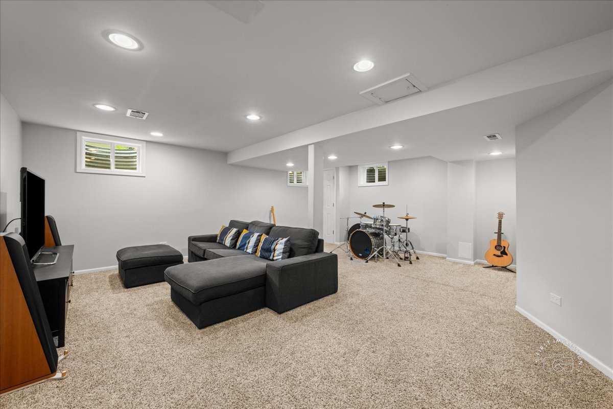 1209 N Loomis Street, Naperville, IL 60563