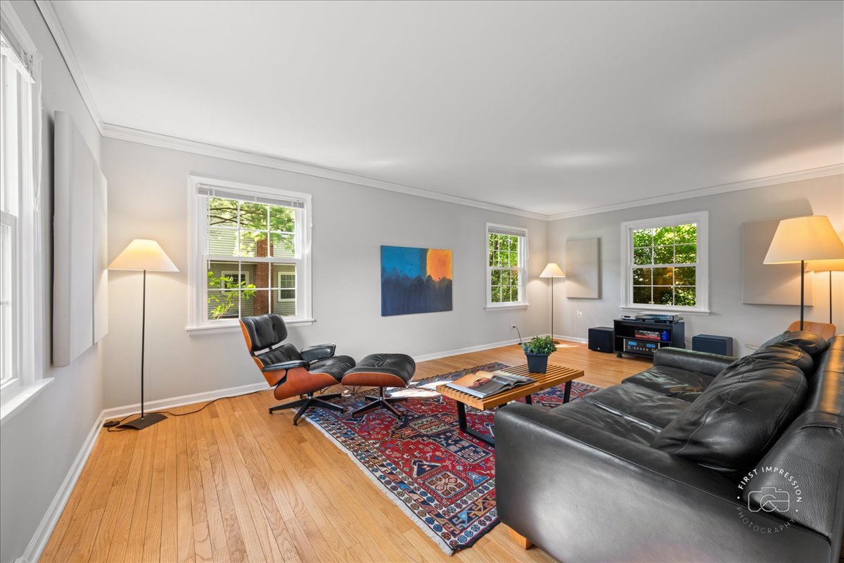 1209 N Loomis Street, Naperville, IL 60563