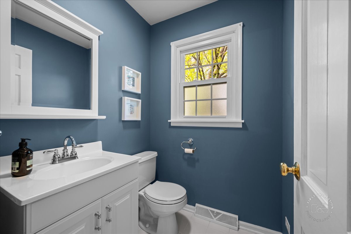 1209 N Loomis Street, Naperville, IL 60563