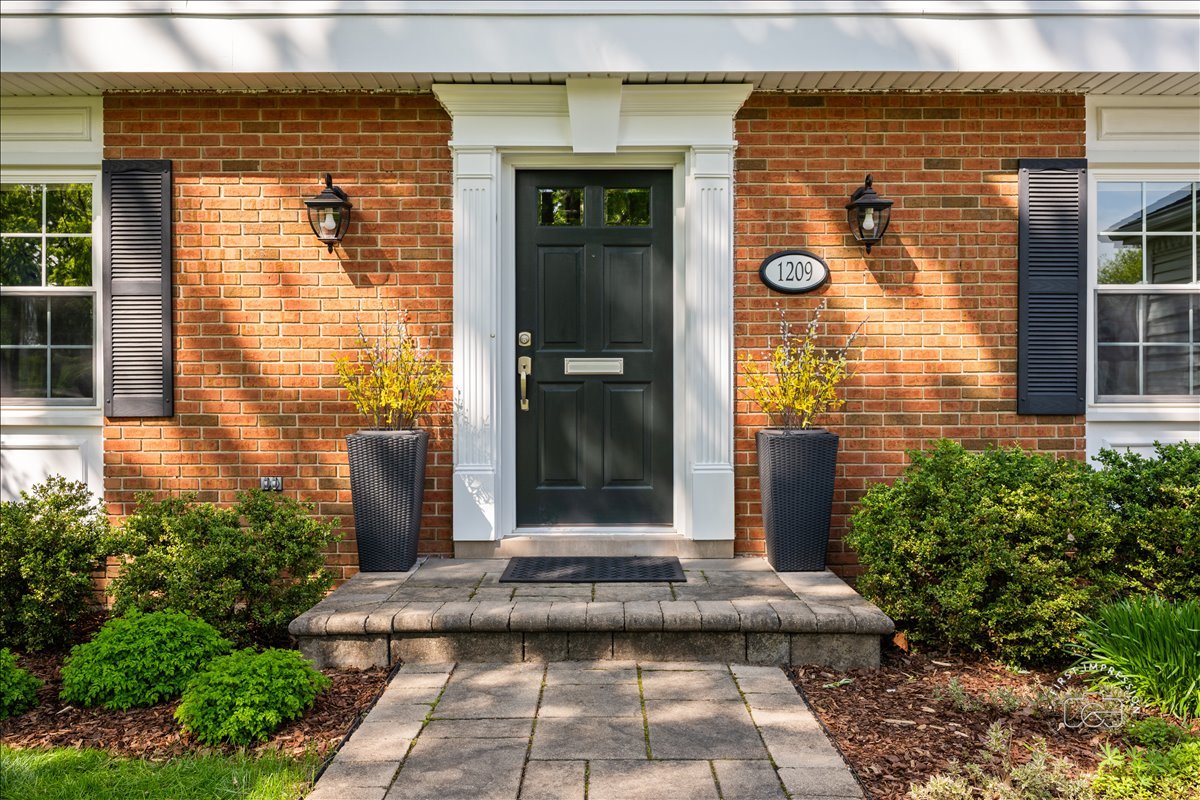 1209 N Loomis Street, Naperville, IL 60563