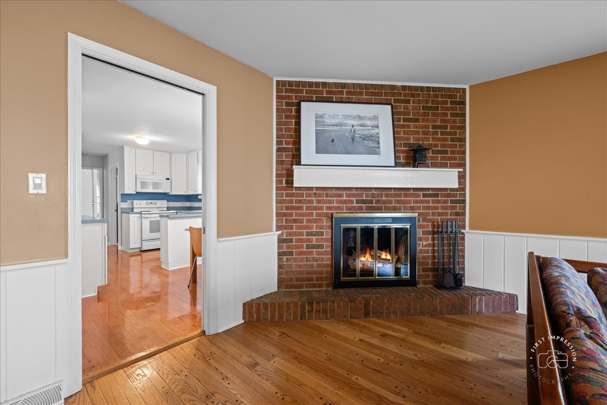 1209 N Loomis Street, Naperville, IL 60563