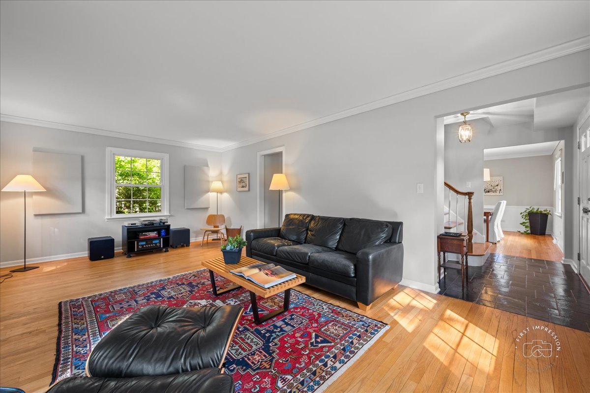 1209 N Loomis Street, Naperville, IL 60563