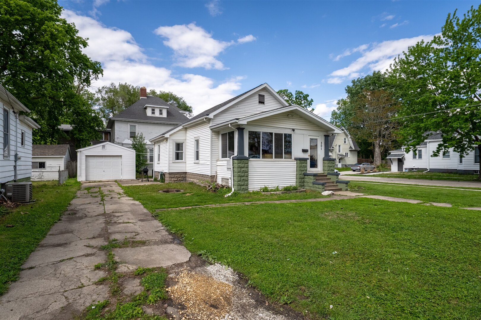 301 W Graham Street, Bloomington, IL 61701