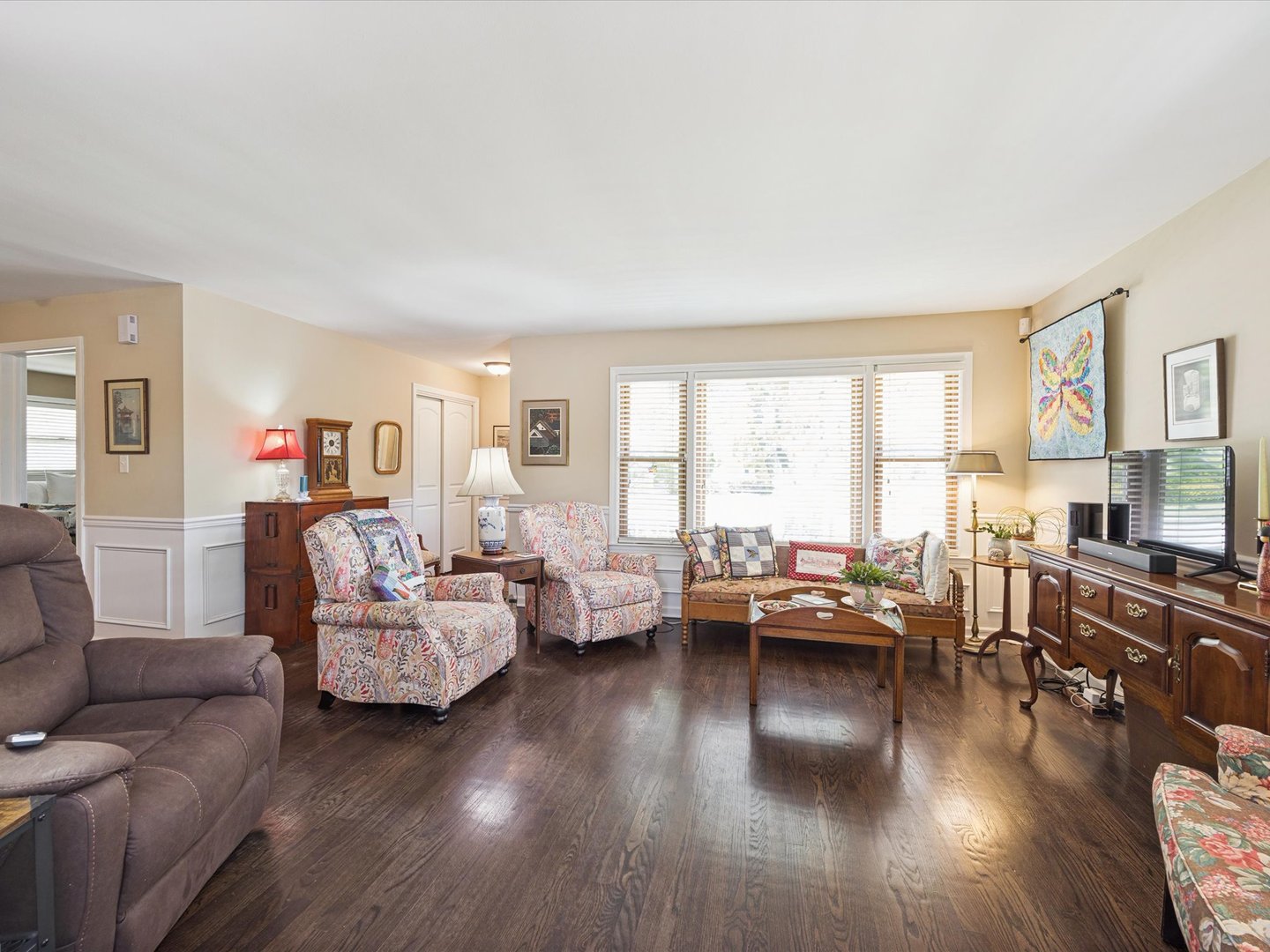 1202 Homestead Road, La Grange Park, IL 60526