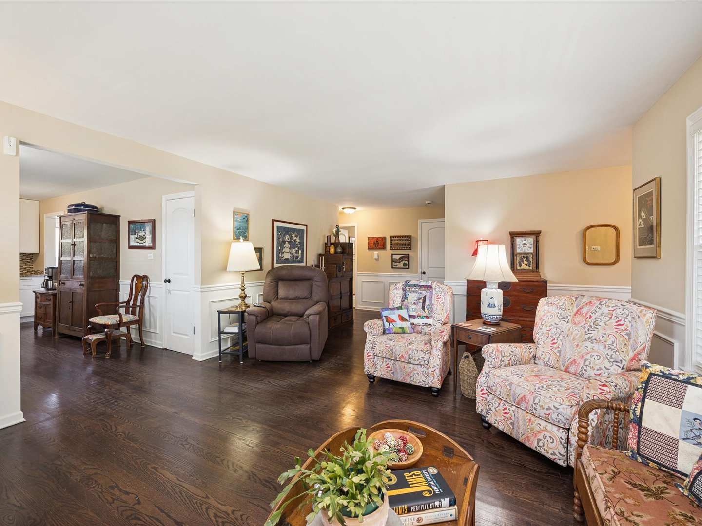 1202 Homestead Road, La Grange Park, IL 60526