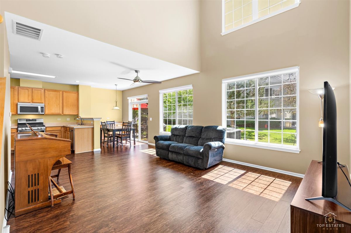 2264 Daybreak Drive #2264, Lake In The Hills, IL 60156