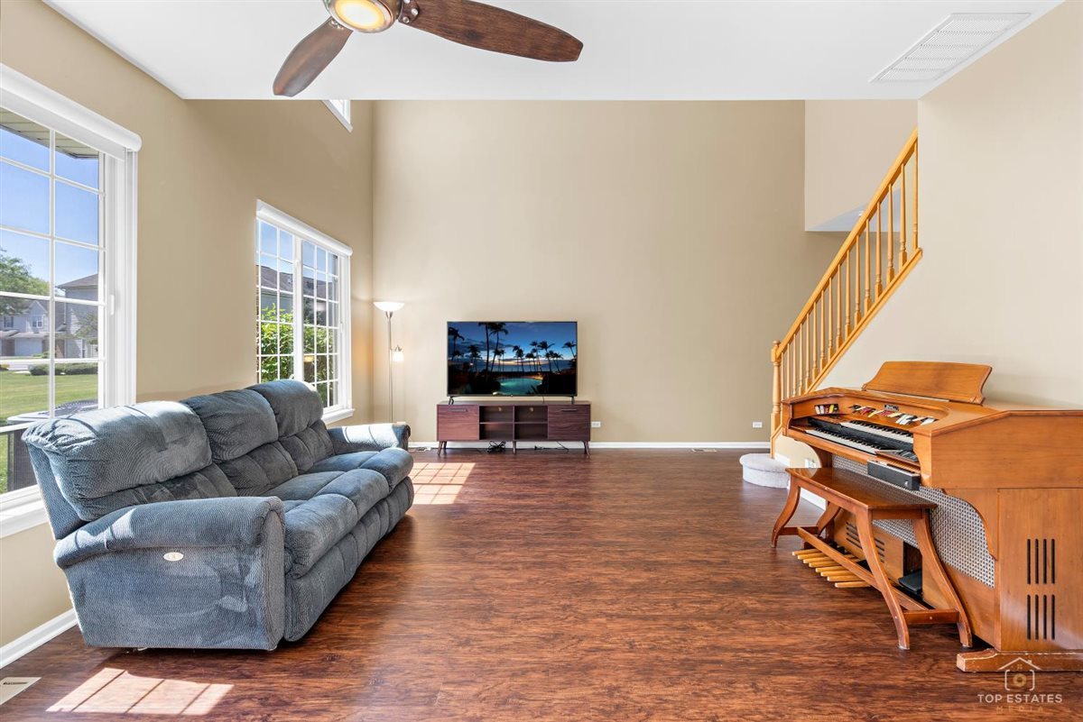 2264 Daybreak Drive #2264, Lake In The Hills, IL 60156