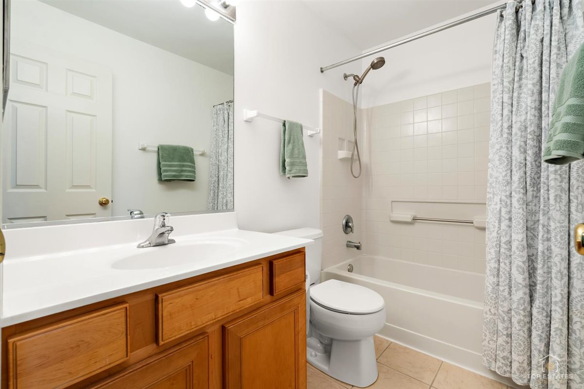 2264 Daybreak Drive #2264, Lake In The Hills, IL 60156