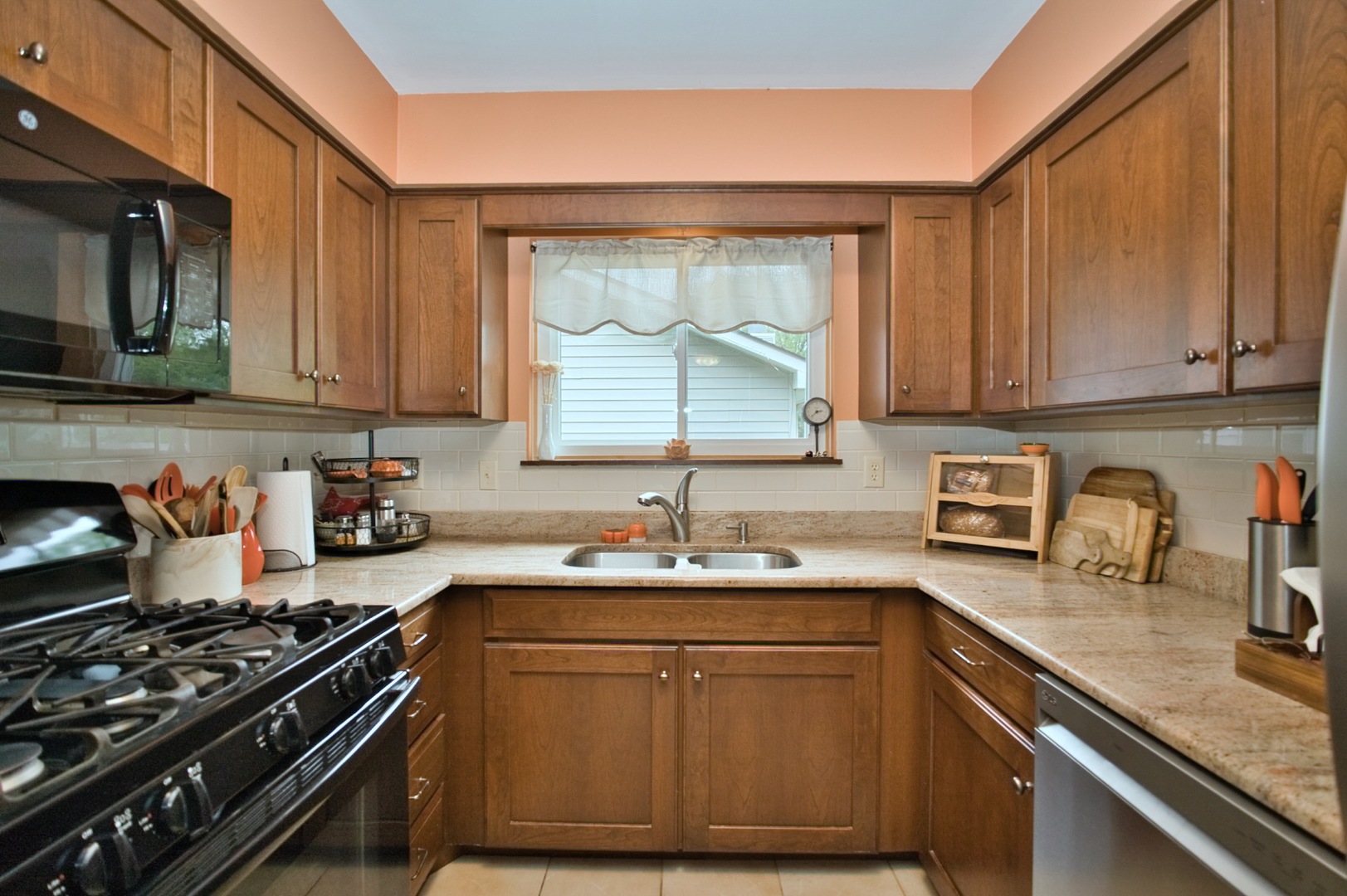 5405 Burwood Road, Oakwood Hills, IL 60013