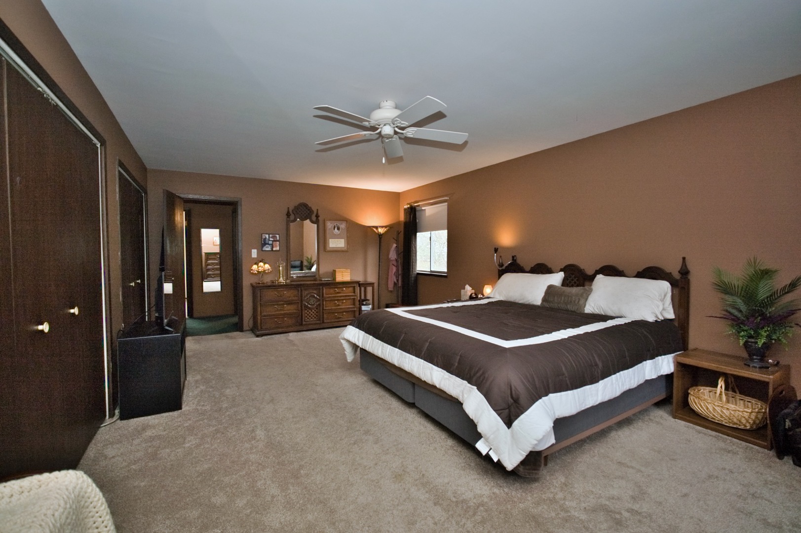 5405 Burwood Road, Oakwood Hills, IL 60013