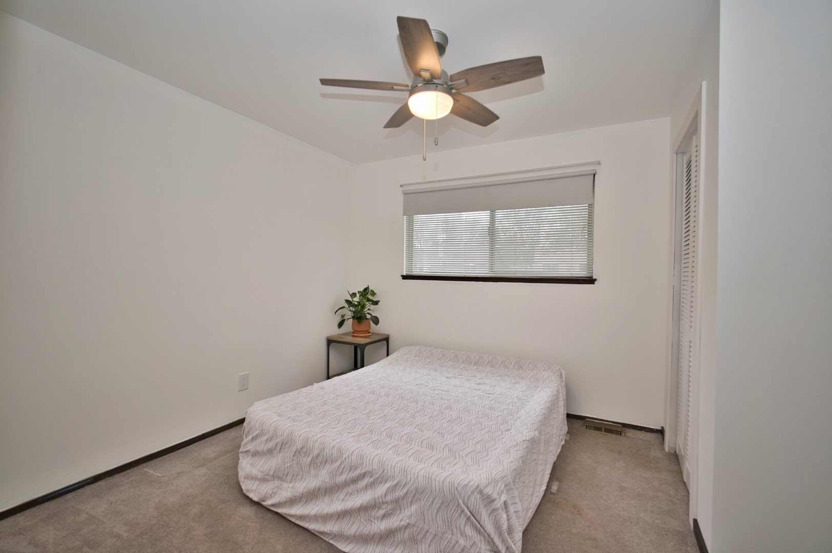 5405 Burwood Road, Oakwood Hills, IL 60013