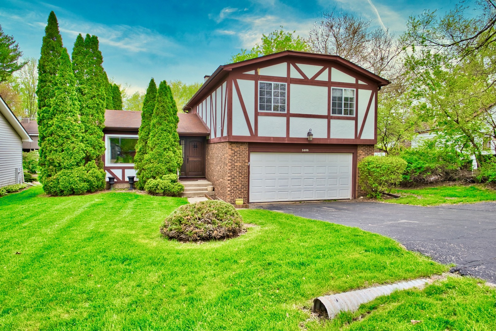 5405 Burwood Road, Oakwood Hills, IL 60013