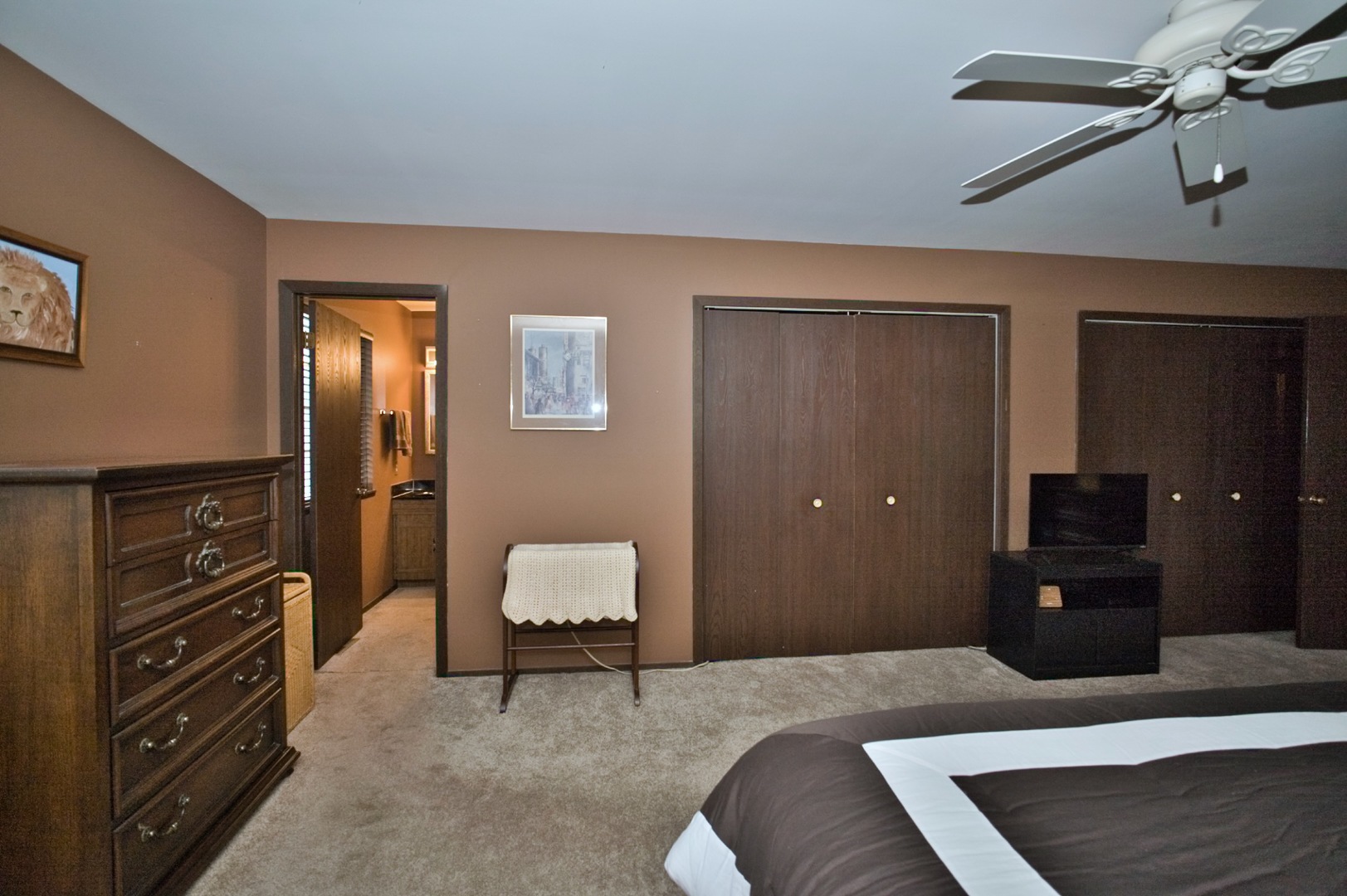 5405 Burwood Road, Oakwood Hills, IL 60013