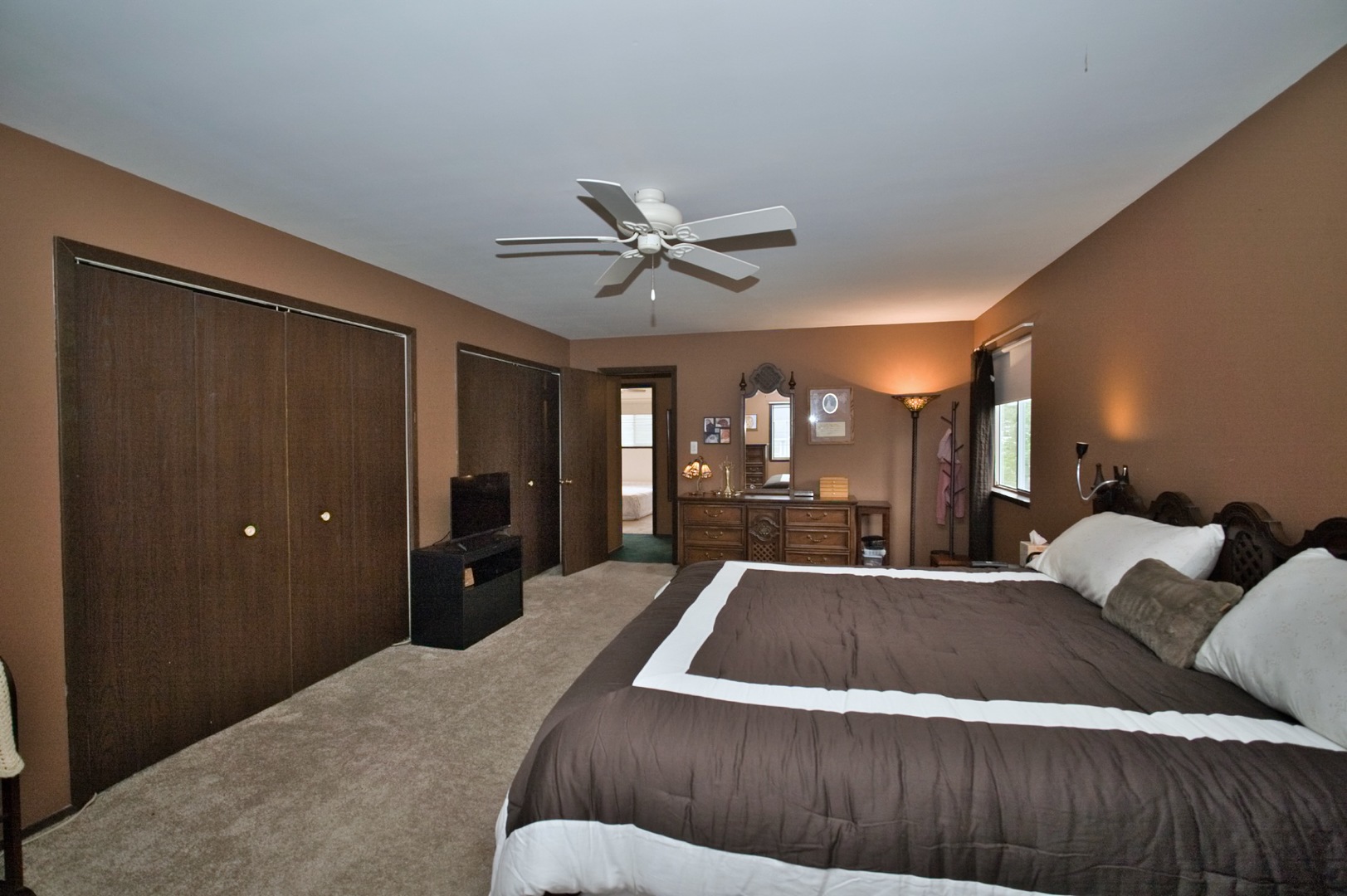 5405 Burwood Road, Oakwood Hills, IL 60013