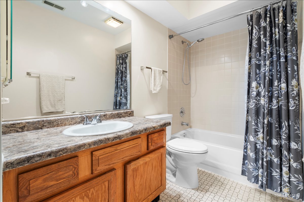 705 Gregor Lane, Wheeling, IL 60090