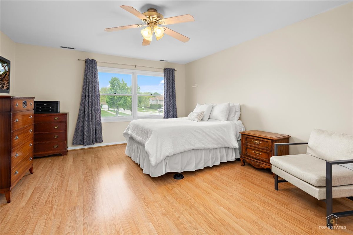 705 Gregor Lane, Wheeling, IL 60090