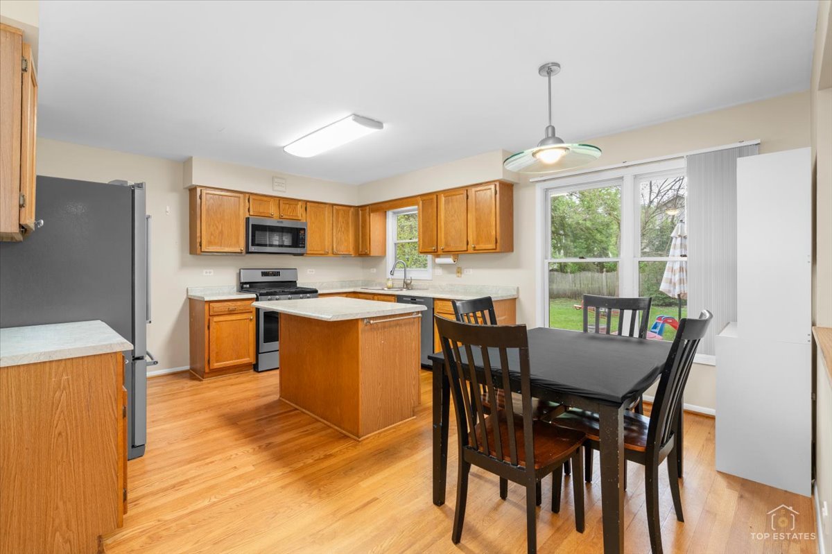 705 Gregor Lane, Wheeling, IL 60090