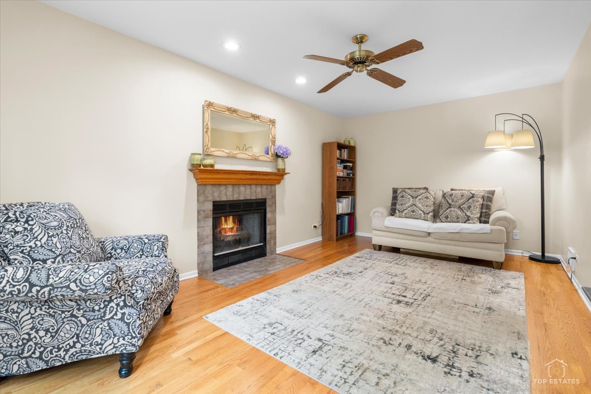 705 Gregor Lane, Wheeling, IL 60090