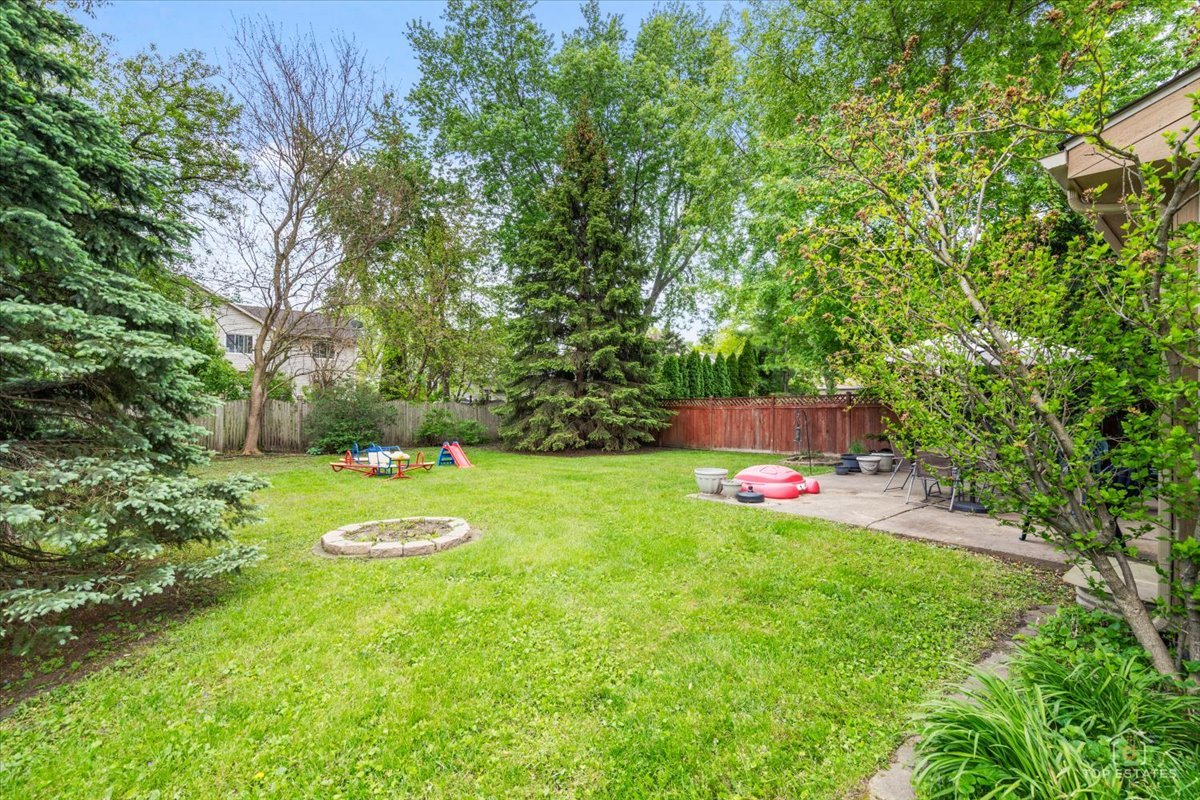 705 Gregor Lane, Wheeling, IL 60090