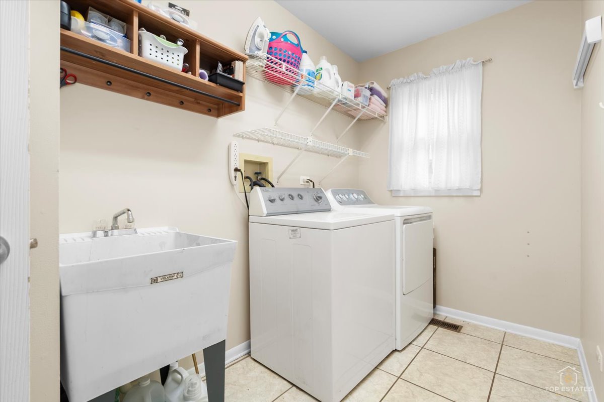 705 Gregor Lane, Wheeling, IL 60090