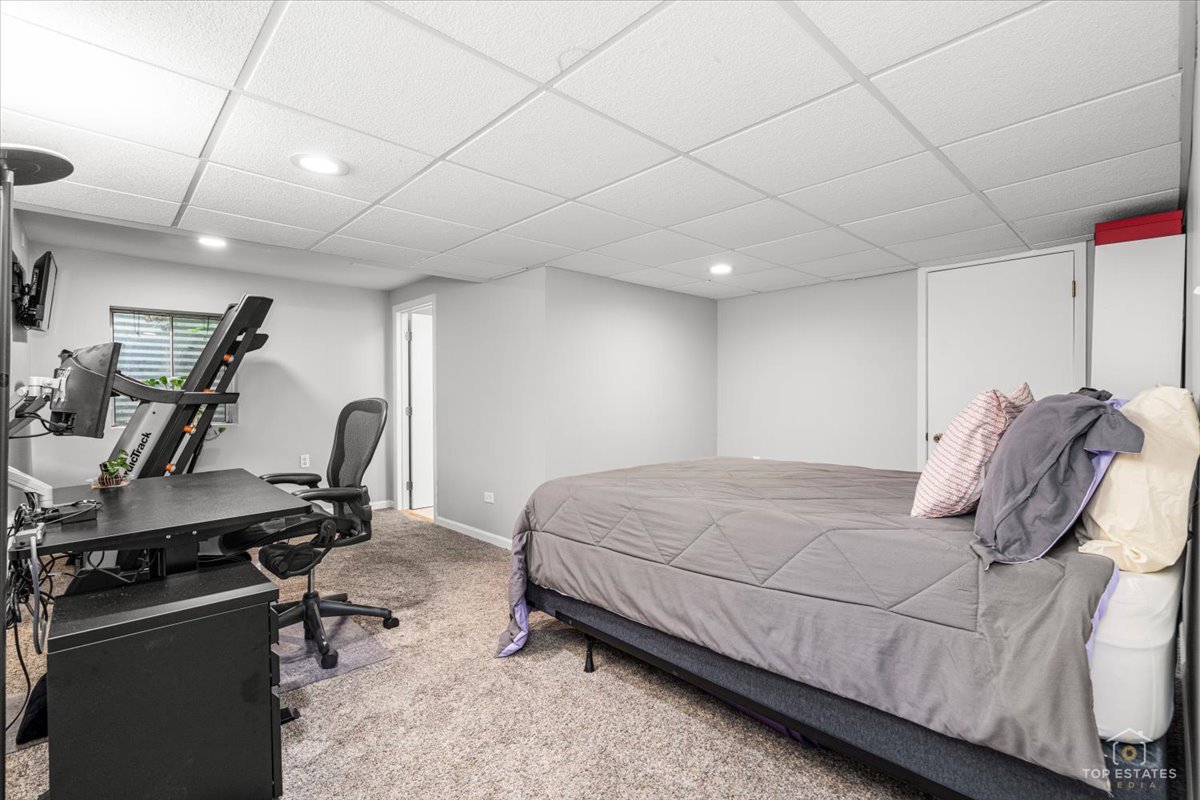 705 Gregor Lane, Wheeling, IL 60090