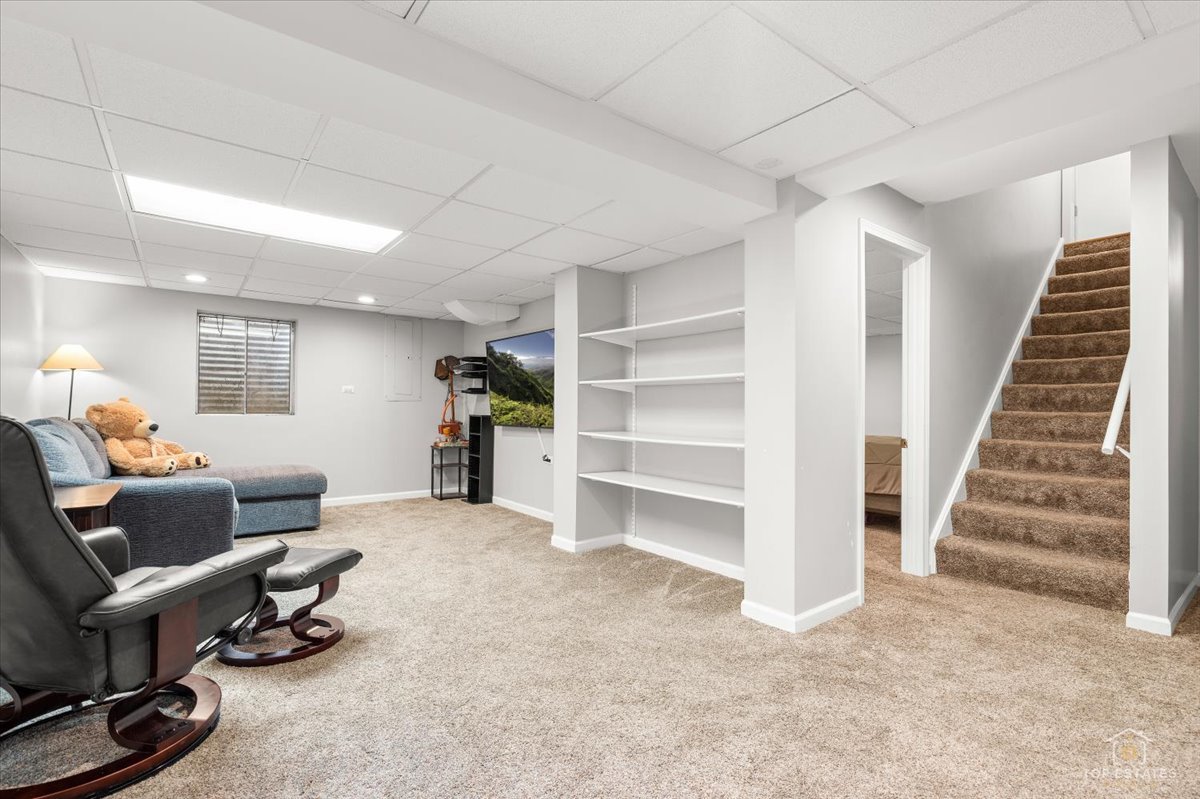 705 Gregor Lane, Wheeling, IL 60090