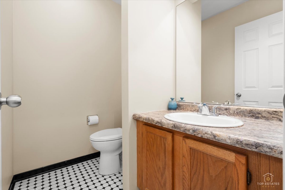 705 Gregor Lane, Wheeling, IL 60090