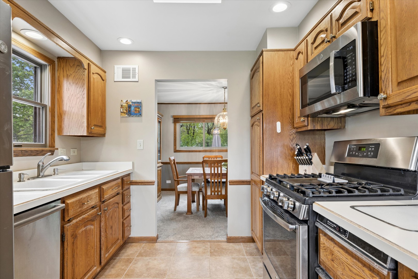 1903 E Ivy Lane, Mount Prospect, IL 60056