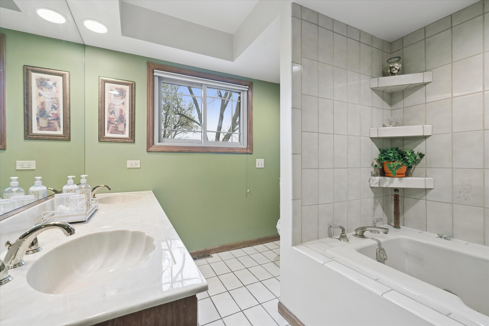 1903 E Ivy Lane, Mount Prospect, IL 60056
