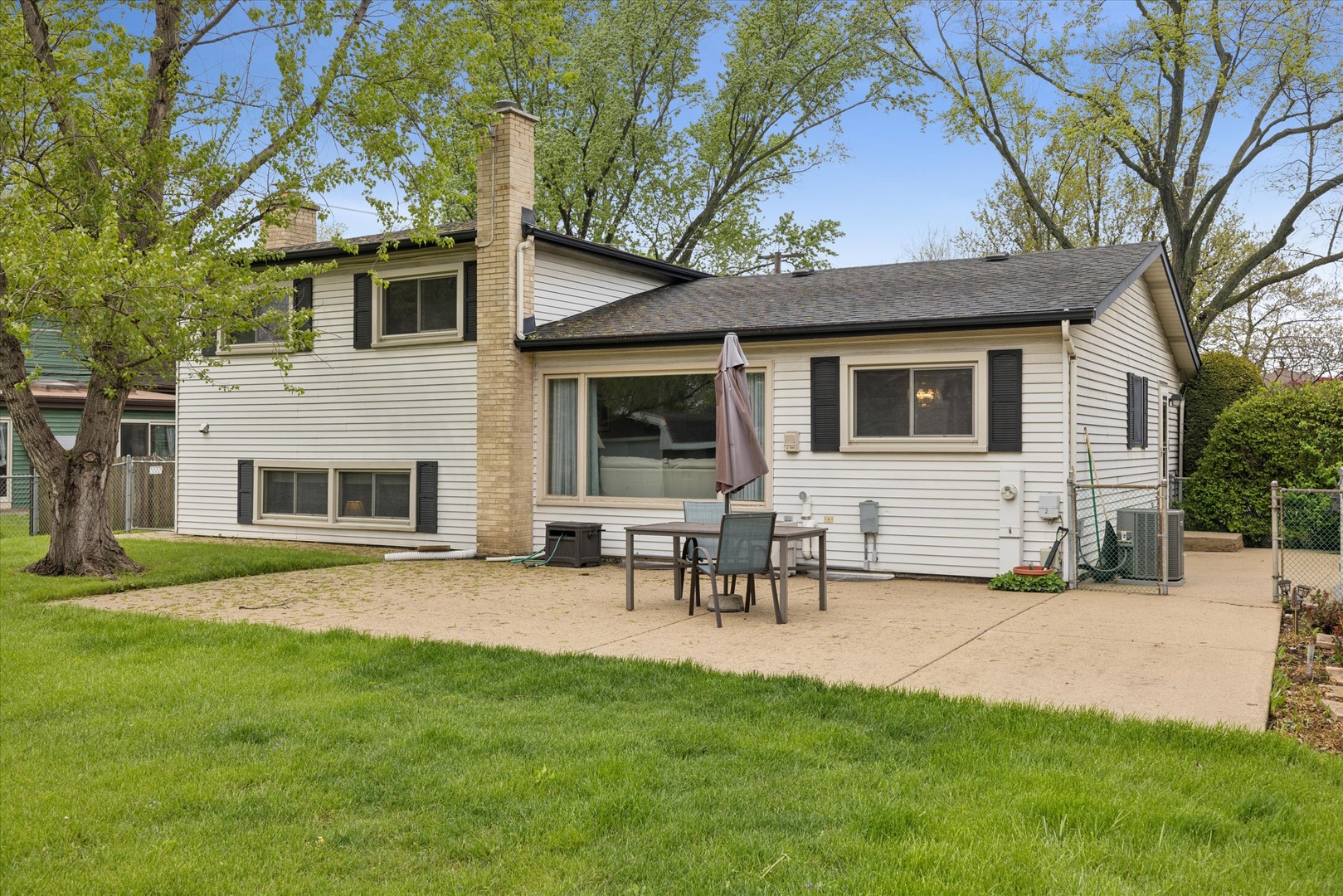 1903 E Ivy Lane, Mount Prospect, IL 60056