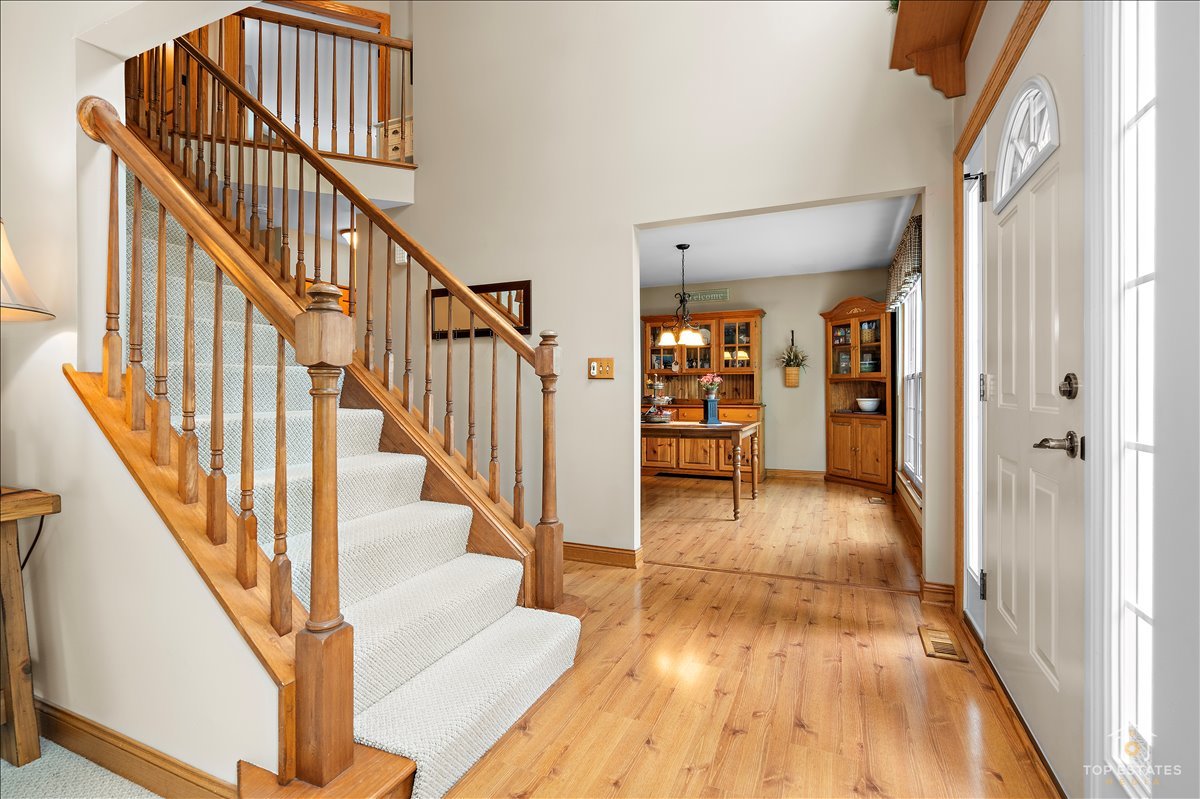 312 Greenview Drive, Crystal Lake, IL 60014