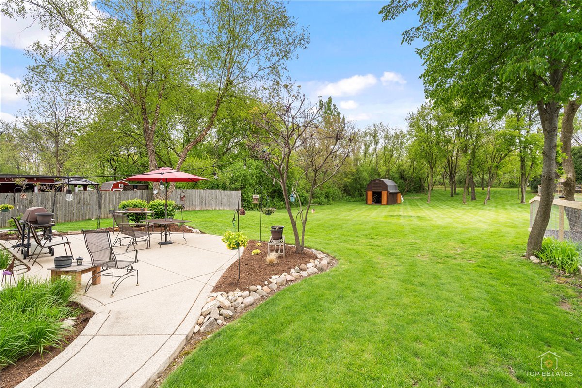 312 Greenview Drive, Crystal Lake, IL 60014