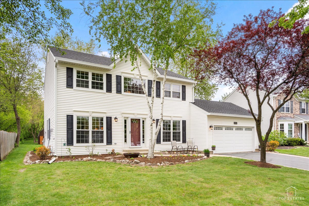 312 Greenview Drive, Crystal Lake, IL 60014