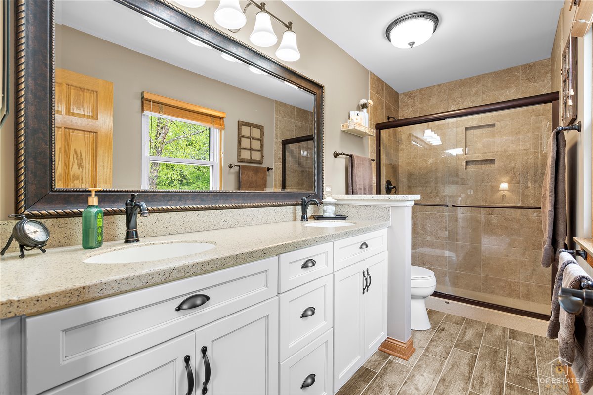 312 Greenview Drive, Crystal Lake, IL 60014