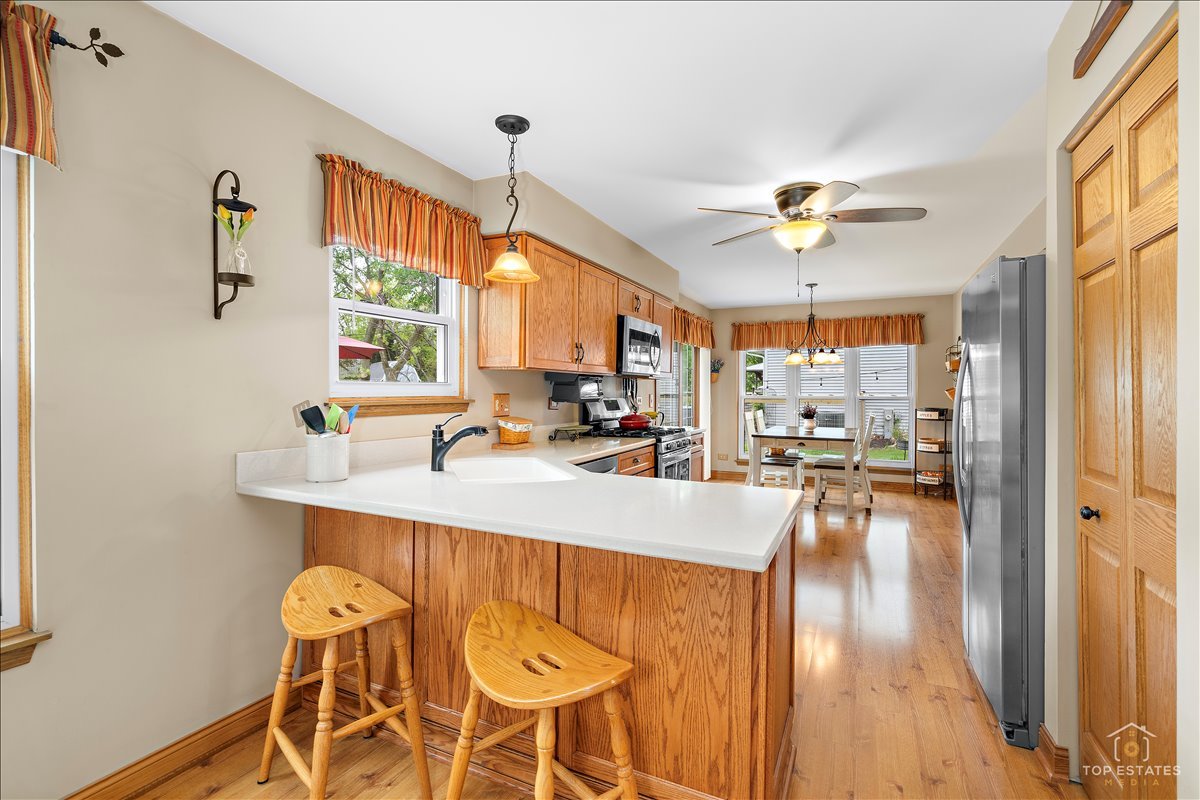 312 Greenview Drive, Crystal Lake, IL 60014