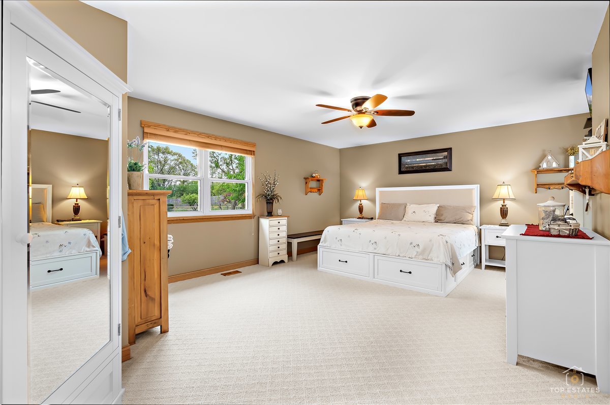 312 Greenview Drive, Crystal Lake, IL 60014