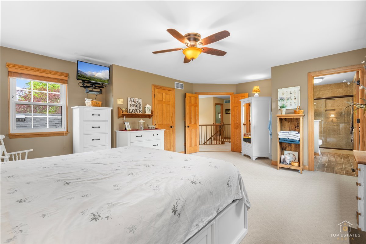 312 Greenview Drive, Crystal Lake, IL 60014