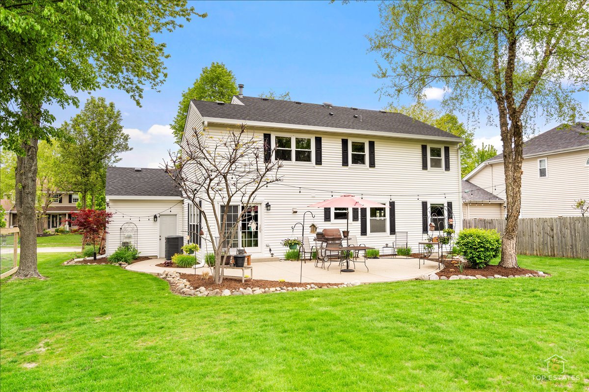 312 Greenview Drive, Crystal Lake, IL 60014